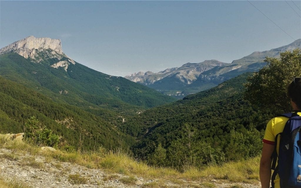 Viewing the Monte Perdido massif from the trail